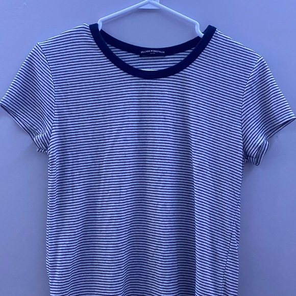✨3/$15✨ Brandy Melville Tee - Picture 1 of 1
